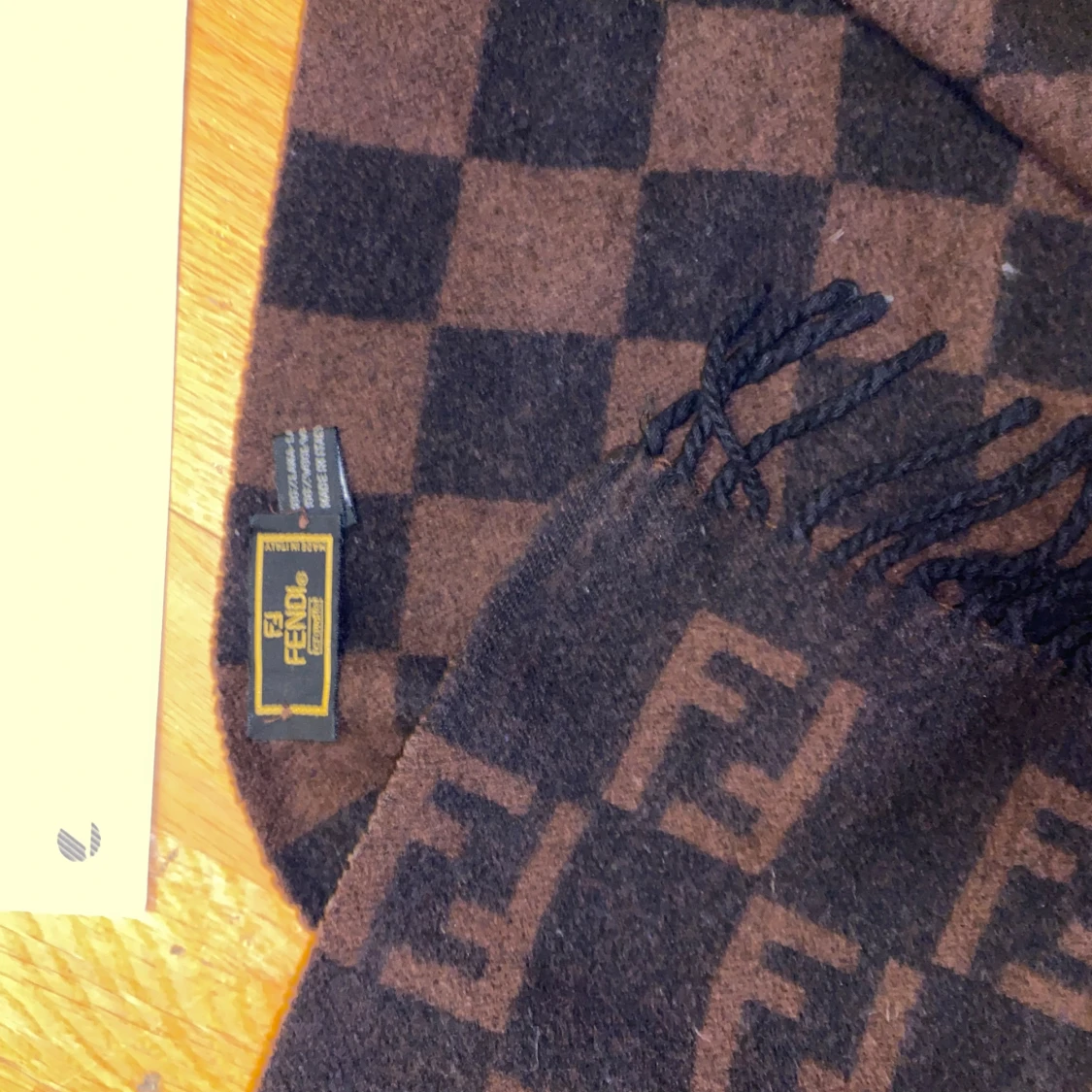 Brun och svart rutig halsduk från Fendi - 2