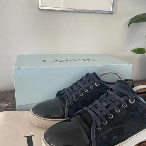 Lanvin captoe - Feta o fräscha skor! Nypris 4999kr, box, påse och papper medfölja. Uk 9, Jag svarar snabbt!🙌