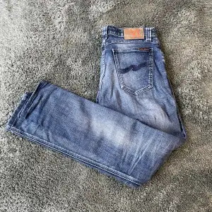 Tja, säljer nu dessa snygga Nudie jeans för ett väldigt bra pris som är diskuterbart men kan inte gå för lågt de är i storlek W 28 L 32, skriv till mig om du undrar något 👍