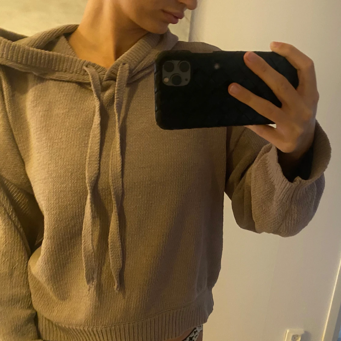 Beige stickad hoodie - 1