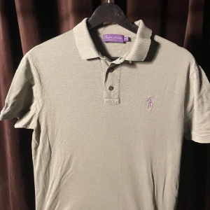 Purple Label i nyskick  - Säljer en till purple label raulph Lauren pk för ett sjuk pris 🤑😍Den är i nytt skick men 3000kr billigare än en ny. | tillbehör endast pk | storlek M inga defekter. Om ni skulle vilja ha mer bilder eller om ni har mer frågor kontakta bara oss😄OBS!! Tar också emot byten gärna Colmar eller Jacob Cohen