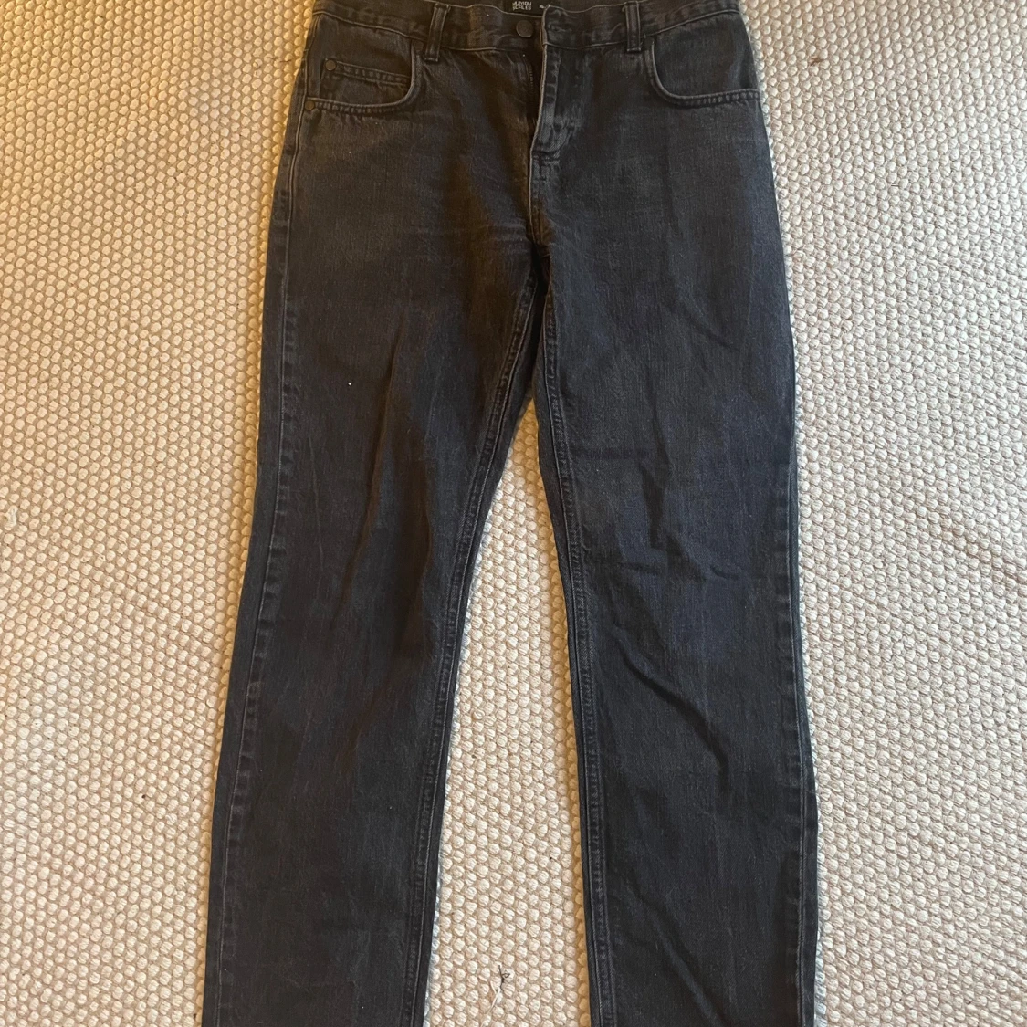 Svarta jeans från Human Scales - 1