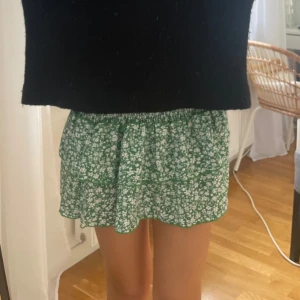 volangkjol - as snygg volang kjol vet inte vart den är ifrån då jag köpte den på loppis.