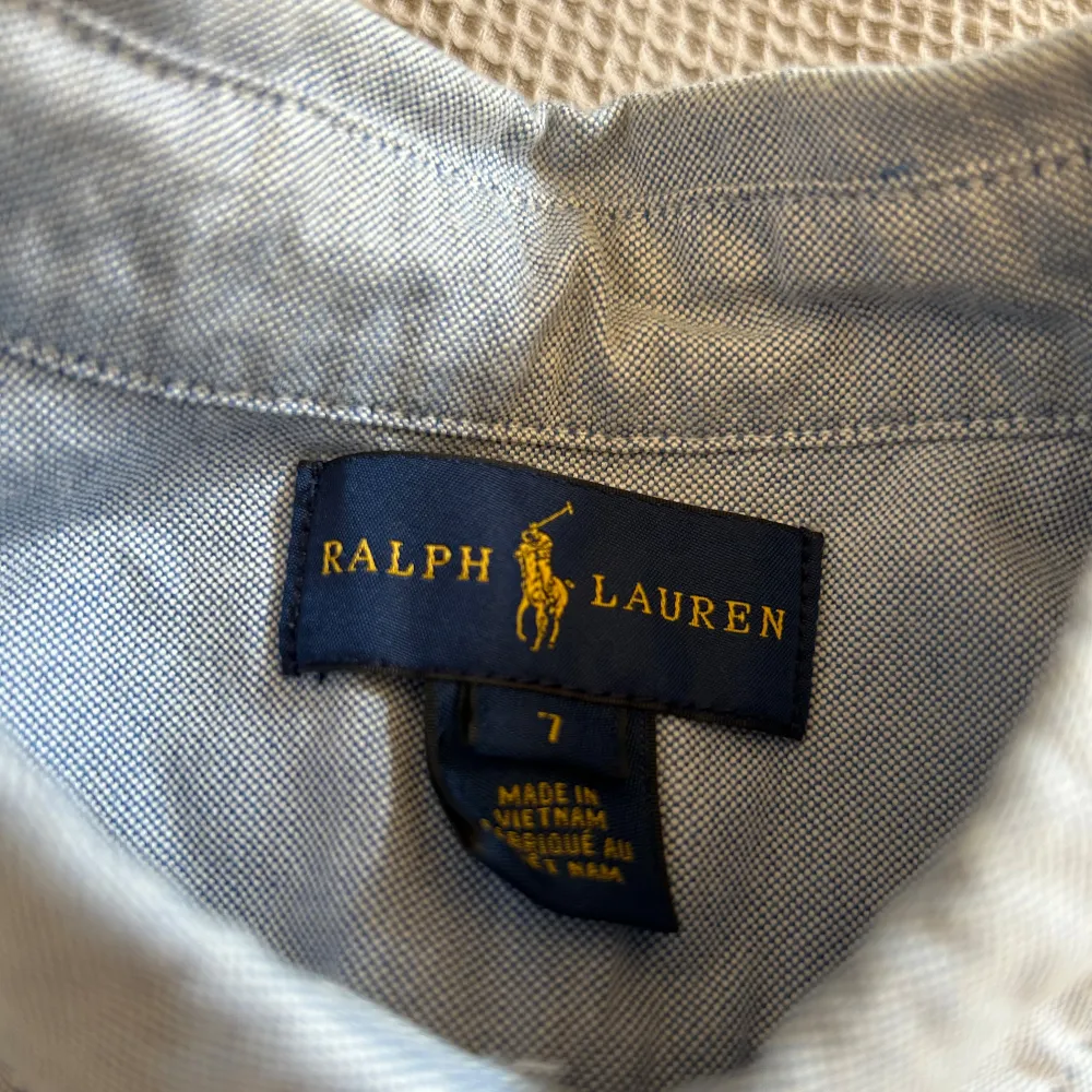 En helt ny Ralph Lauren skjorta för barn använts några gånger . Skjortor.