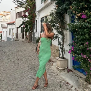 Adoore tubklänning- turkos - Adoore klänning i gott skick  Strlk 36  Nypris 1395 sek 