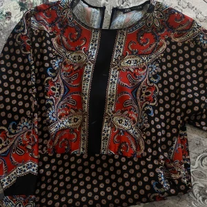 Klänning köpt utomlands - Klänningen är köpt i Spanien  Alla priser går att diskutera, kan även fixa paketpris vid köp av flera varor🌸