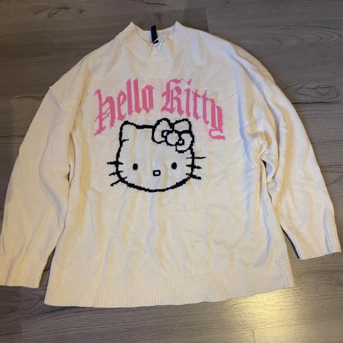 hello kitty stickad tröja💞