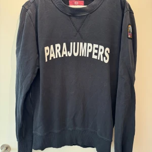 Parajumper sweatshirt M - En fin Parajumper sweatshirt i storlek M.  Frakt tillkommer.