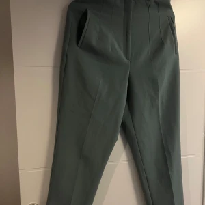 Zara kostym byxor - Ny skick, storlek L men passar M