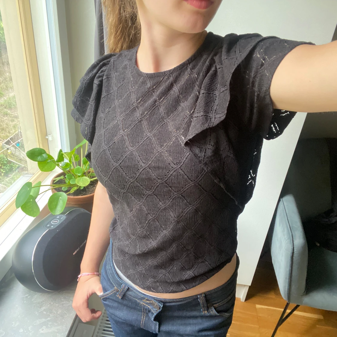 Svart topp med volangärmar - 90