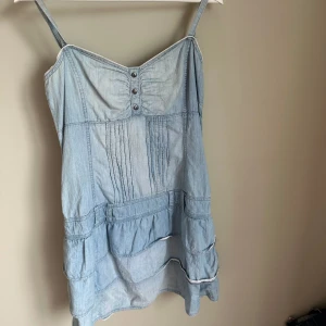 Blå jeans klänning  - Såå din klänning endast använd en gång 