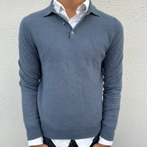 Massimo Dutti Tröja - Tröja från Massimo Dutti | Skick: 10/10 | Storlek: M (passar S) | Nypris: 799kr | Säljer för 489kr | Spårbar frakt via Postnord eller Instabox | Hör av dig vid frågor eller funderingar 