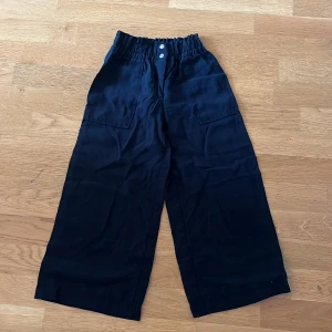 Fladdriga byxor  - Bra skick, bra när man behöver byxor som är lite svalare 