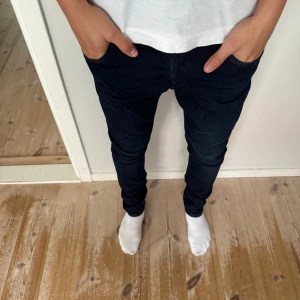 Replay jeans - Tja, säljer ett par riktigt snygga replay jeans i storleken W29 L32. Jeansen har skicket som nya och vid frågor är det bara att kontakta mig😁