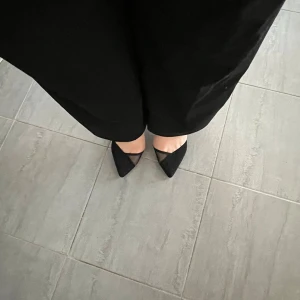 Svarta klackar - Superfina svarta klackar, knappt använda💕