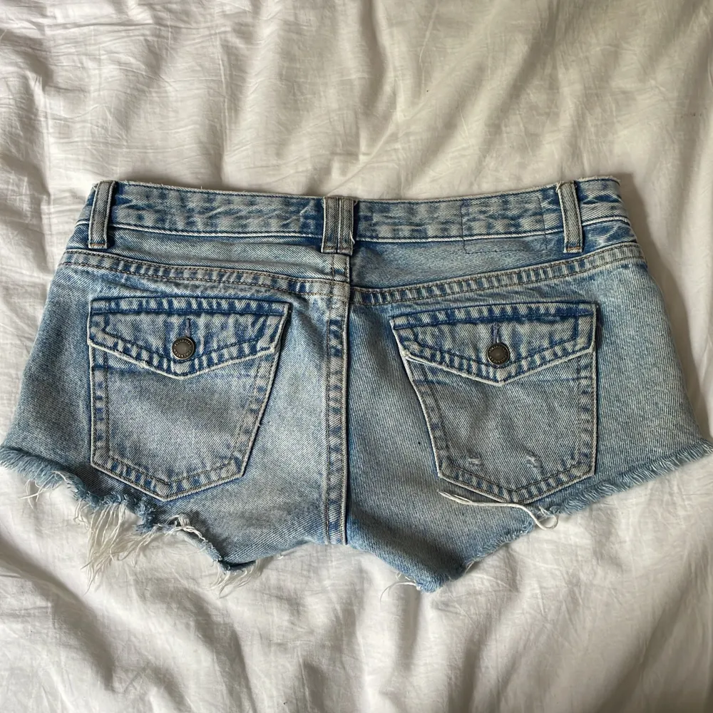 Väldigt låga jeansshorts💗. Shorts.