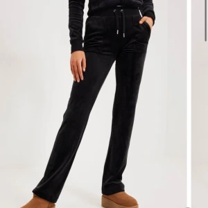  juicy byxor   -  Helt nya juicy byxor aldrig använt dem bara provat dem storlek xs priset är inte fast🌸