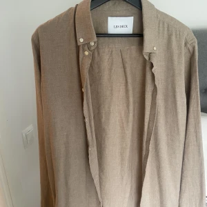 Les Deux skjorta - Les Deux skjorta i storlek medium. Använd 2-3 gånger.