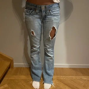 True Religion Low Waist bootcut Jeans - Säljer dessa otroligt snygga jeans som är vintage!! Köpte de för 1 600 kr
