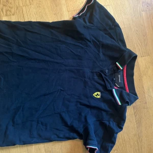 Ferrari pike - Piké från Ferrari. Skriv vid fler bilder eller intresse🖤