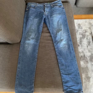 G-star raw jeans - G-star raw jeans i perfekt skick. Storlek 33/34. Vid frågor är det bara att skriva!
