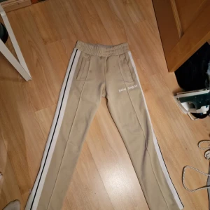 Palm angels byxor  - Ett par äkta Palm angels byxor storlek xs