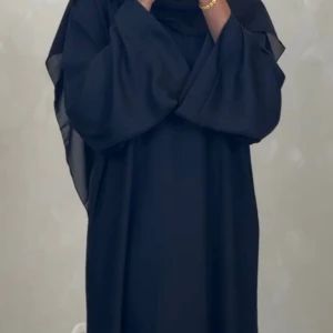 Abaya - En helt ny svart abaya från luudecollection, använd endast 1 gång. Perfekt i längden för mig som är 160cm! Kontakta för egna bilder/frågor.