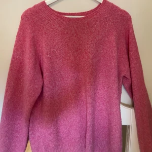 Rosa stickad tröja - En jättefin rosa stickad tröja från vero Moda , nästan aldrig använd 