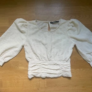Bikbok blus - Säljer denna blus från Bikbok!