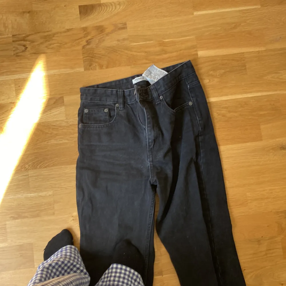 Högmidjade jeans . Jeans & Byxor.