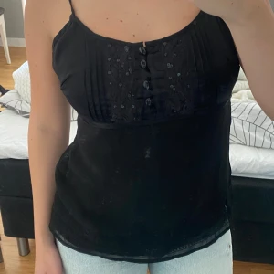 Glittrigt linne - Superfint linne i jättebra skick!! Dragkedja på sidan