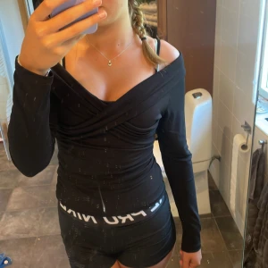  Off shoulder tröja  - En jätte fin off shouldertröja som aldrig kommer till användning!