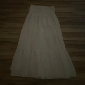 Långkjol  - Säljer en jätte fin långkjol i storlek 158/164 ifrån Gina Young💗