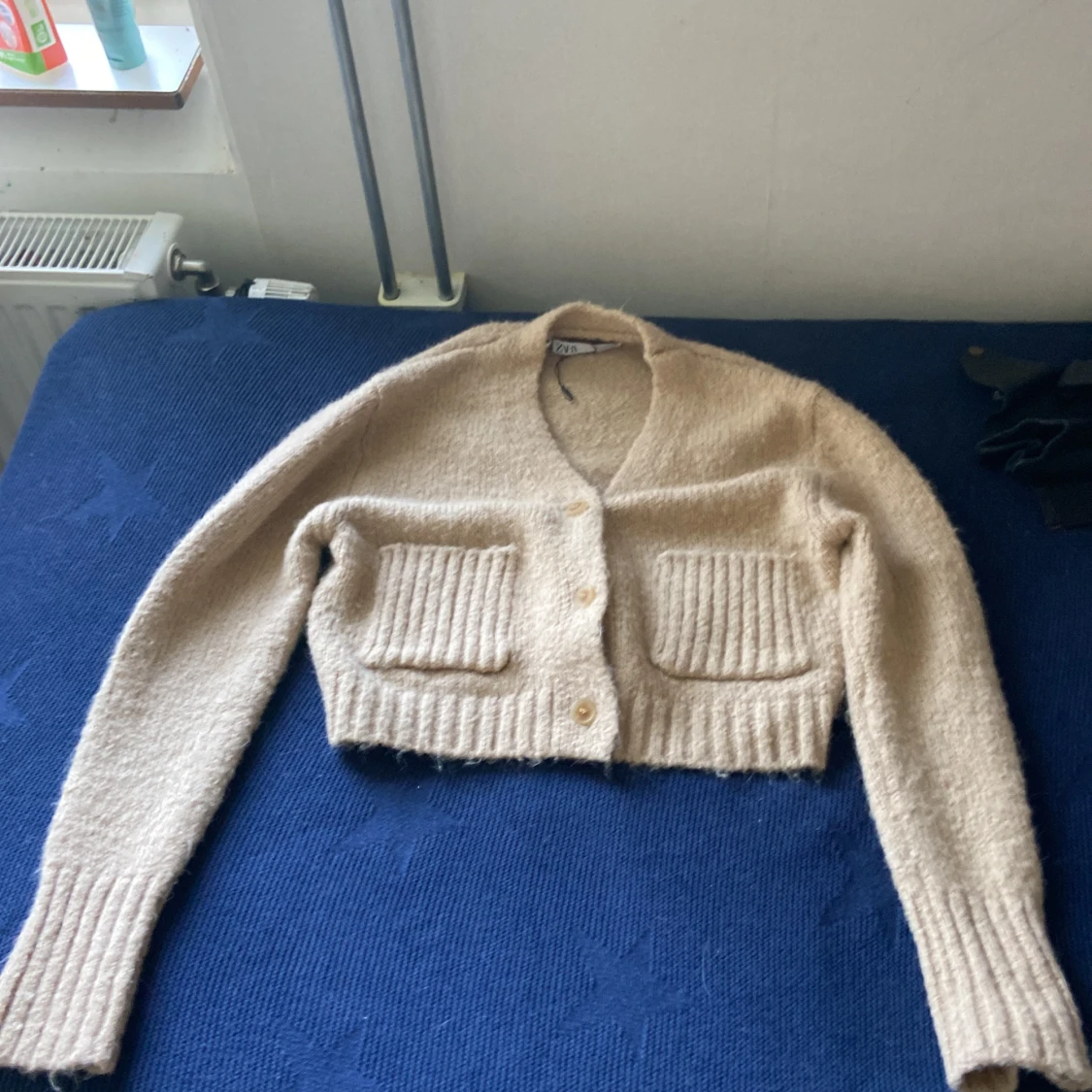 Den är tjock den är med tyg 