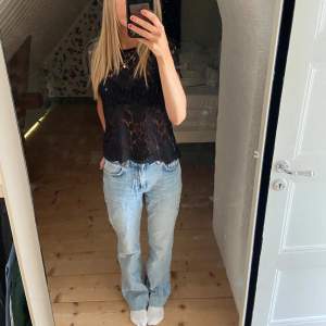 Jag säljer mina jeans från Gina tricot, då de är för stora på mig. I bra skick. Medelhög midja💕