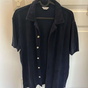 Kortärmad skjorta  - Yuh 