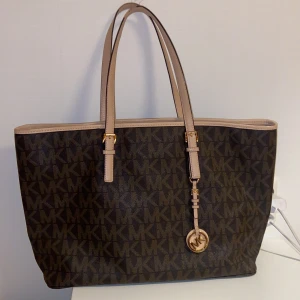 Micheal kors väska - Den är helt ny har bara dragits av prislappen, 