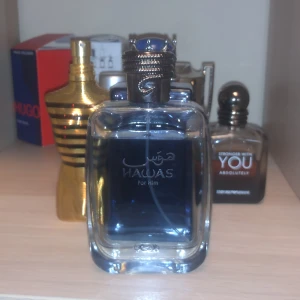 hawas rasasi - säljer min hawas rasasi parfym pågrund av att doften är inte för mig, köpte den för ungefär en månad sen. 80 procent kvar. Noter av citrus 🍋aguatic 🏝️och frutiy 🍇