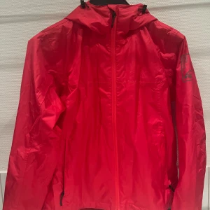 McKinley regn/vindjacka - Regn/vindjacka i nyskick. Använd någon enstaka gång.