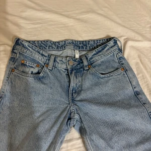 Arrow low jeans  - Säljer dessa då det inte passar mig längre. Bra skick