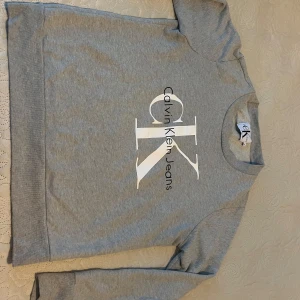 Ck tröja  - En ck tröja som bara legat runt och vill sälja nu.  I storlek M