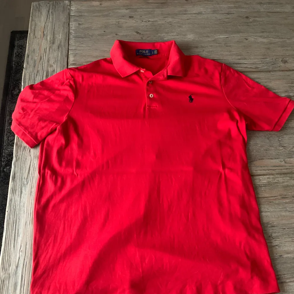 Säljer denna feta Polo ralph lauren pikén perfekt nu till sommaren! Skick 10/10. Är öppen för alla sorts frågor om du skulle vara intresserad. (Gratis frakt). Tröjor & Koftor.