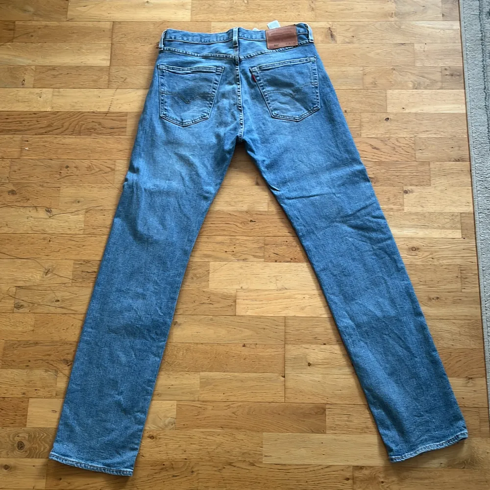 Levis 501, dom är oanvända så alltså i super skick, storlek w31 L34. Jeans & Byxor.