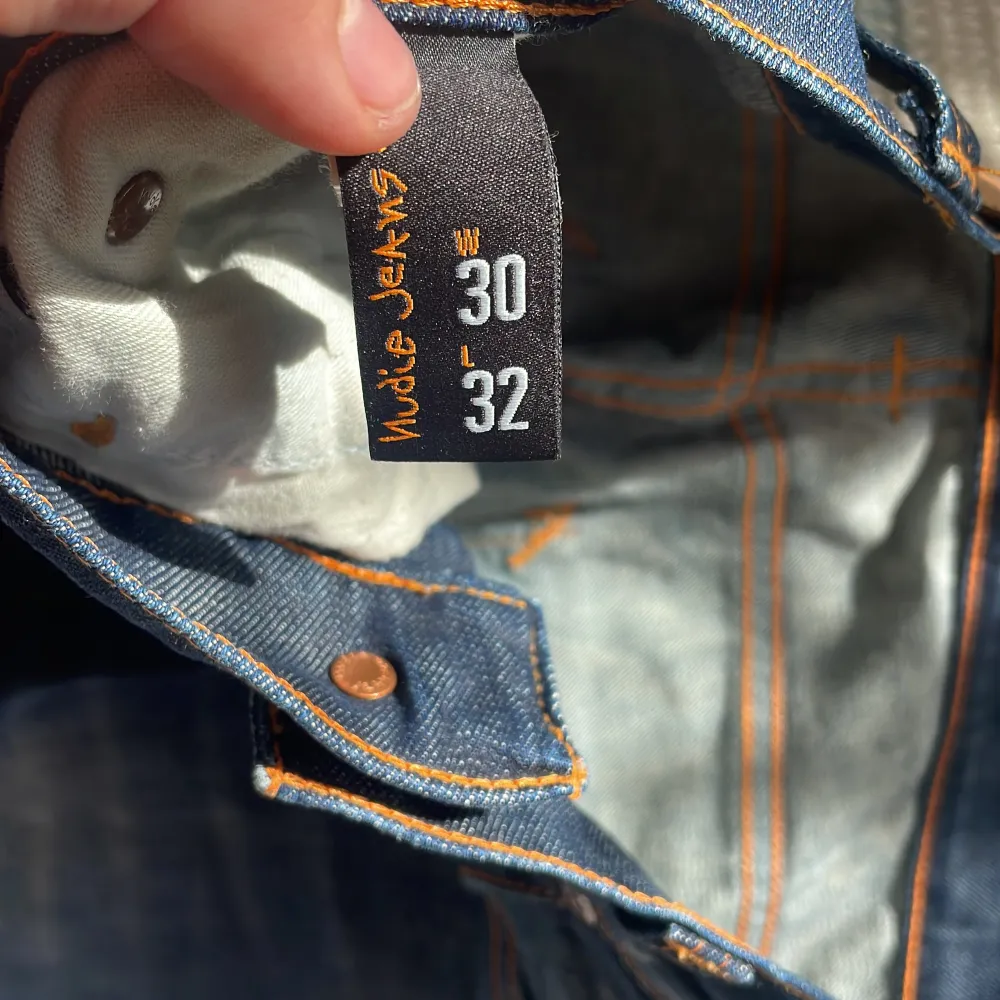 Hej! Säljer ett par Nudie jeans i modellen Grim Tim då de inte riktigt passar mig. Storleken är 30/32, en väldigt vanlig storlek. Väldigt snygg tvätt och färg men passar mig inte. Jeans & Byxor.