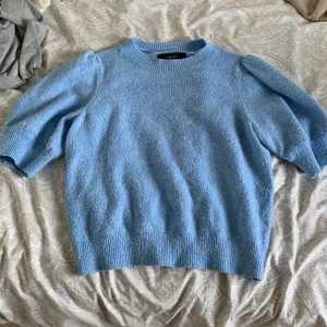 Tröja från Vero moda - Tröja stickad lite nopprig men det syns inte när man sätter på sig den 
