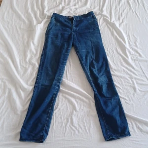 American Apparel jeans - Säljer American Apparel jeans som jag köpte i Milano. Jeans är high waist och är i storlek S.