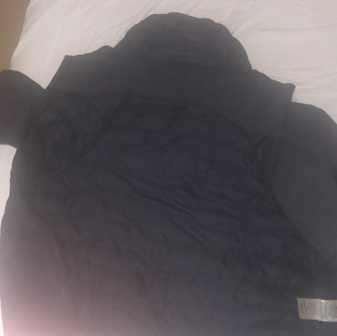 Fräsh haglöfs jacka som du kan ha på hösten och vintern. Den har inga hål och inga rep. - 91