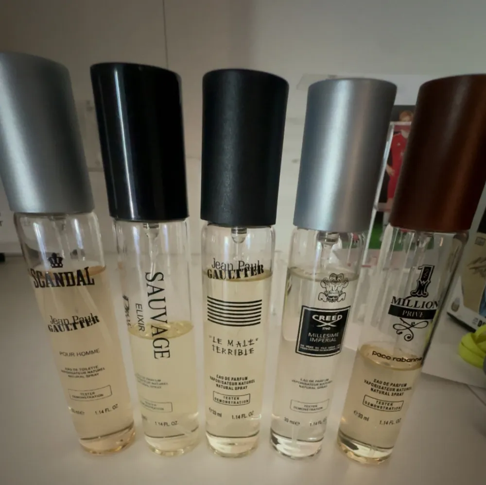 Säljer 5st parfymtesters. Många av dessa är högt eftertraktade. Priserna är 149 kr styck för Sauvage elixir, scandal, prive och Le male terrible. Creed är betydligt dyrare originalpris och kostar 199kr. 449kr om ni tar alla 5. Alla är 33 ml.. Parfym.