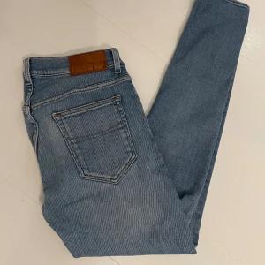 Tiger of Sweden jeans  - Hej! Säljer nu dessa tiger jeans i fantastiskt skick. Det är storlek 30/32 men skulle säga att de även passar 29/32. Modellen är 175cm och som sitter perfekt! Hör av er vid frågor!