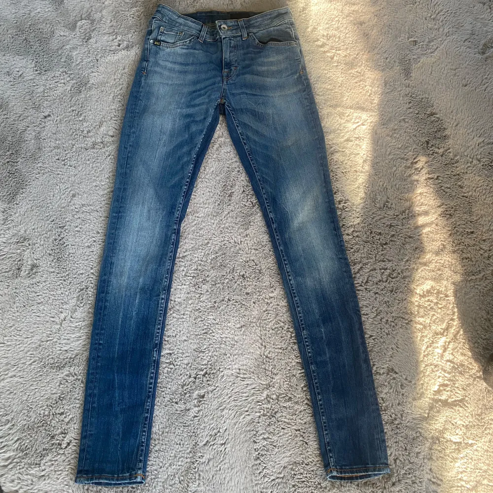 Hej, säljer mina tiger of Sweden jeans i storlek 29/32. är i väldigt bra skick. Jeansen är hela och rena. Nypris: 1399. Riktigt populära och sitter tight men snyggt som är trendigt nu! . Jeans & Byxor.